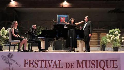 découvrez le festival de pontlevoy, un événement culturel incontournable qui célèbre la musique, l'art et la convivialité. rejoignez-nous pour des performances captivantes et une ambiance festive au cœur de la nature.