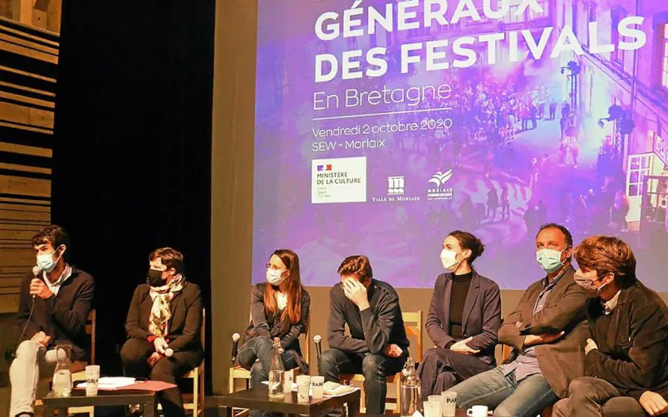 découvrez comment les rémunérations des artistes influencent l'écosystème des festivals en bretagne, et explorez les enjeux économiques et culturels qui en découlent.